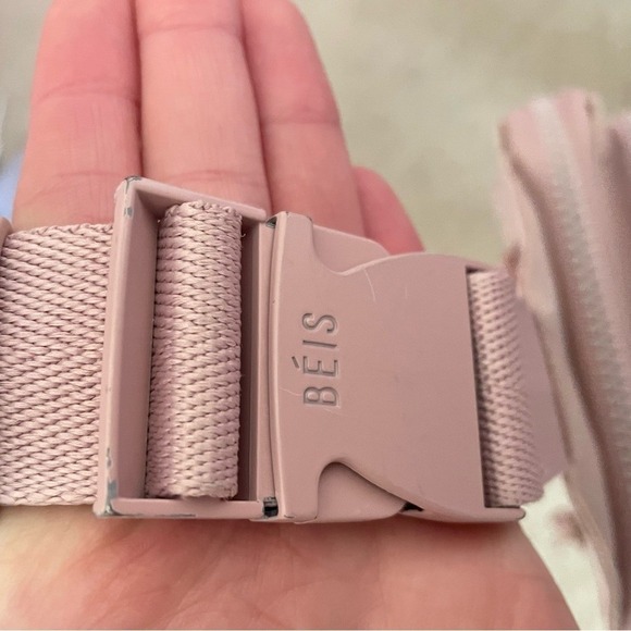 BEIS The Sport Sling in Atlas Pink Crossbody Bag - Picture 6 of 7